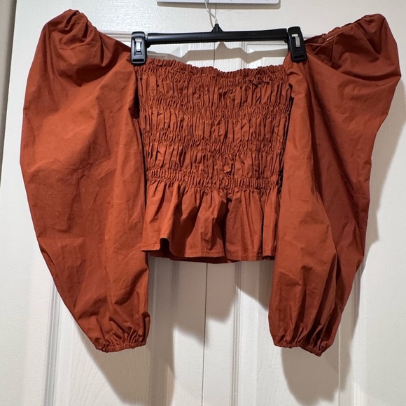 ASTR the label Rust Smocked Puff Sleeve Top. Size XS. NWT - Picture 2 of 8